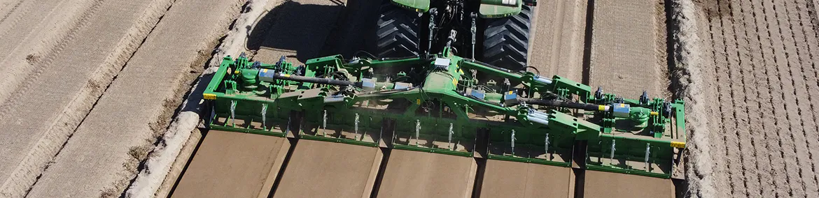 Żuraw X100 i przyczepa leśna PALMS, traktor gotowy do pracy w lesie