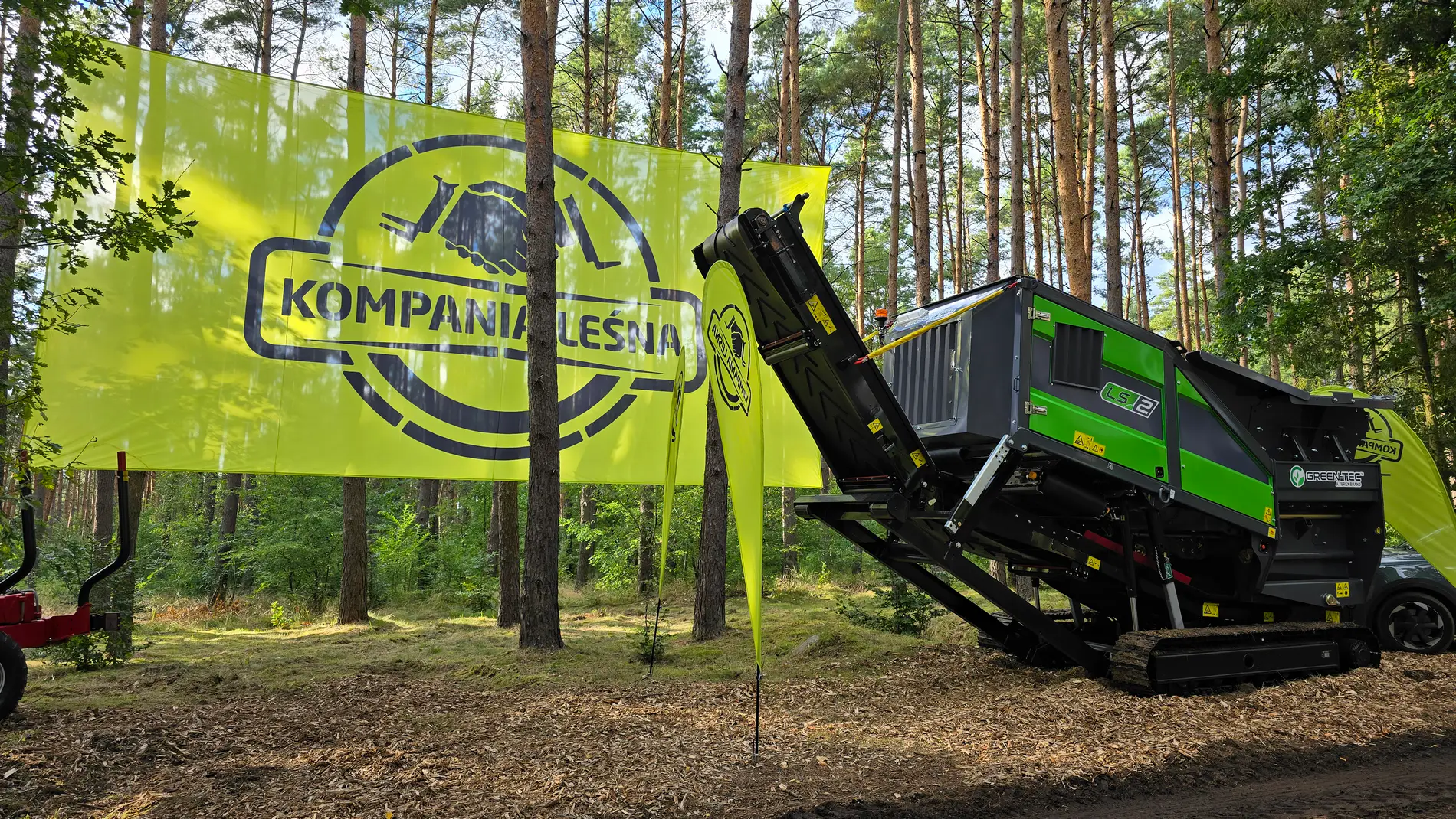 Żuraw X100 i przyczepa leśna PALMS, traktor gotowy do pracy w lesie
